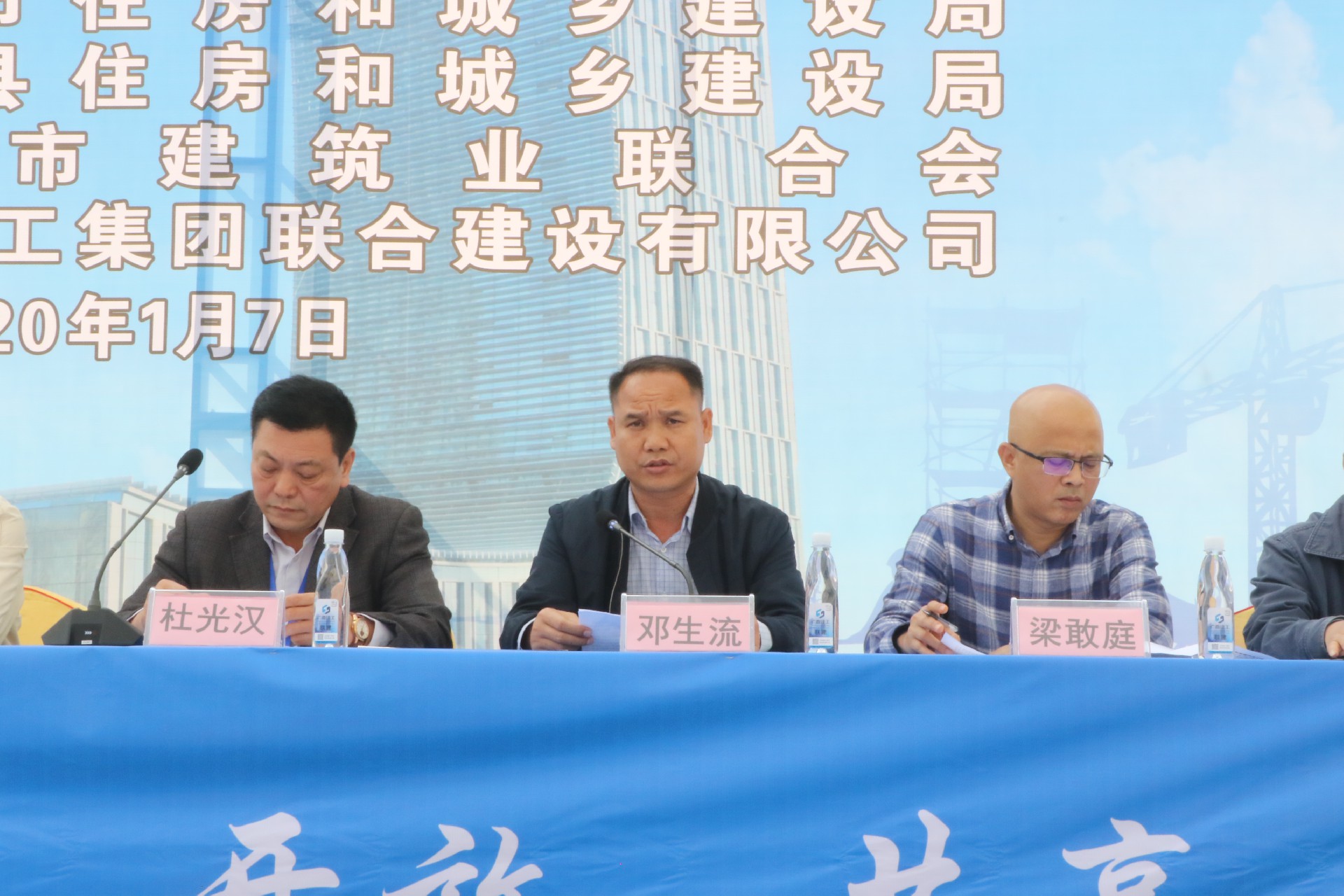 5、公司代安全总监、总经理助理邓生流交流发言.JPG